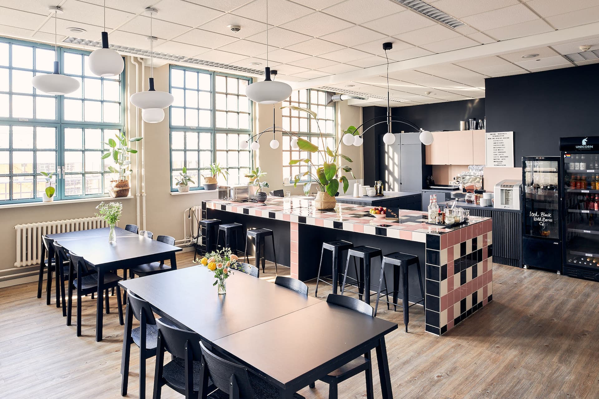 unicornworkspaces-berlin-aeg2-communityarea - Angular Camp